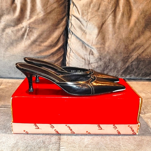 EUC COLE HAAN CITY BLACK LEATHER SLIP-ON MULES POINTED TOE 2½" KITTEN HEELS 6½B - Picture 8 of 14